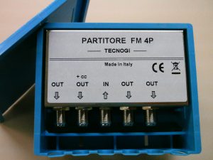 FM 4P Un ingresso , quattro uscite Perdita di passaggio 8dB Separazione 20dB 