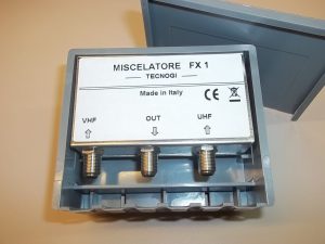 FX 1 Due ingressi VHF + UHF Una uscita