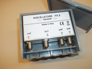 FX 2 Tre ingressi VHF + 4°B + 5°B Una uscita